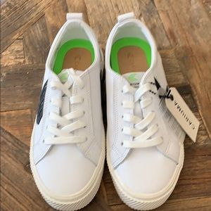 Cariuma Leather Sneakers